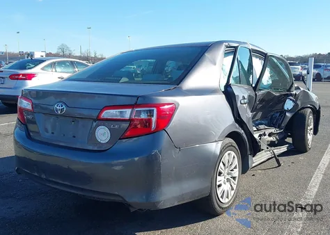 2013 Toyota Camry Le z USA, uszkodzony, nr VIN 4T1BF1FK5DU721737